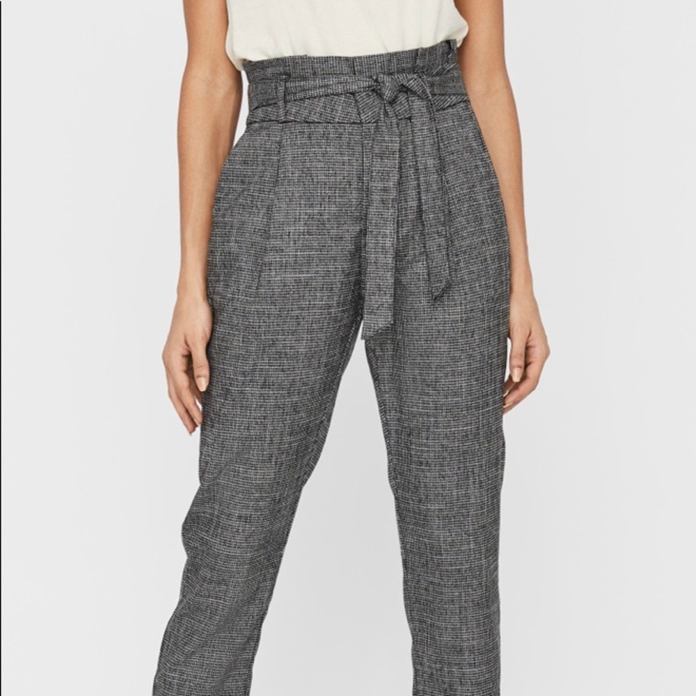 ONLY plaid tie paper bag pants.